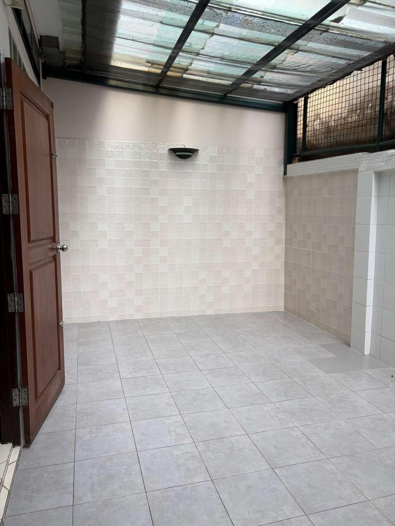 ทาวน์โฮม ซอยทองหล่อ 7 (เช่า 2 หลัง) / 12 ห้องนอน (ให้เช่า), Townhouses for rent in Soi Thonglor 7 (2 units) / 12 Bedrooms (FOR RENT) GNG330