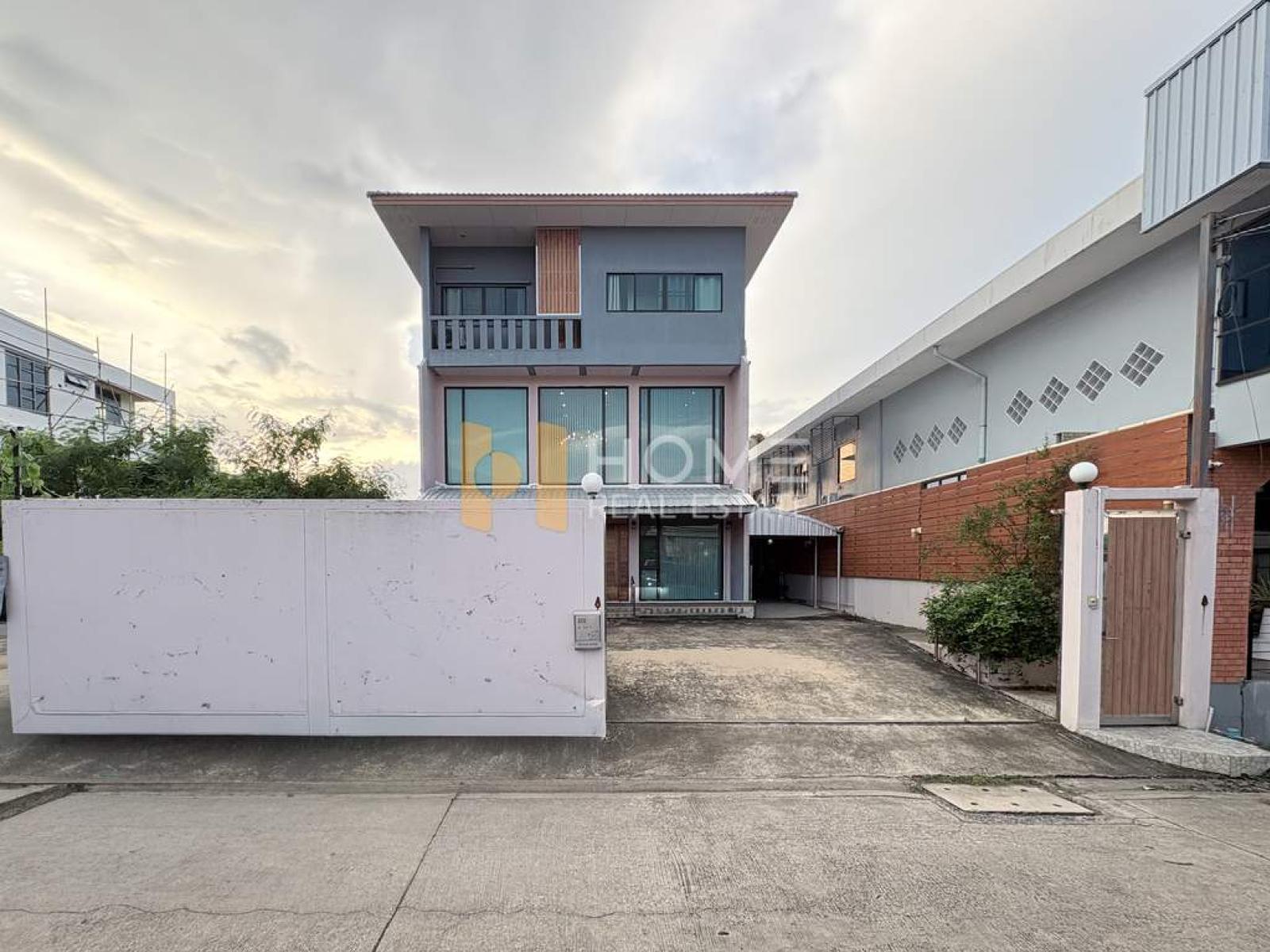 บ้านเปล่าพร้อมที่ดินลาดพร้าว 93 / 115 ตร.วา (ขาย), Empty house with land in Ladprao 93. / 115 Square Wa (FOR SALE) TPM473