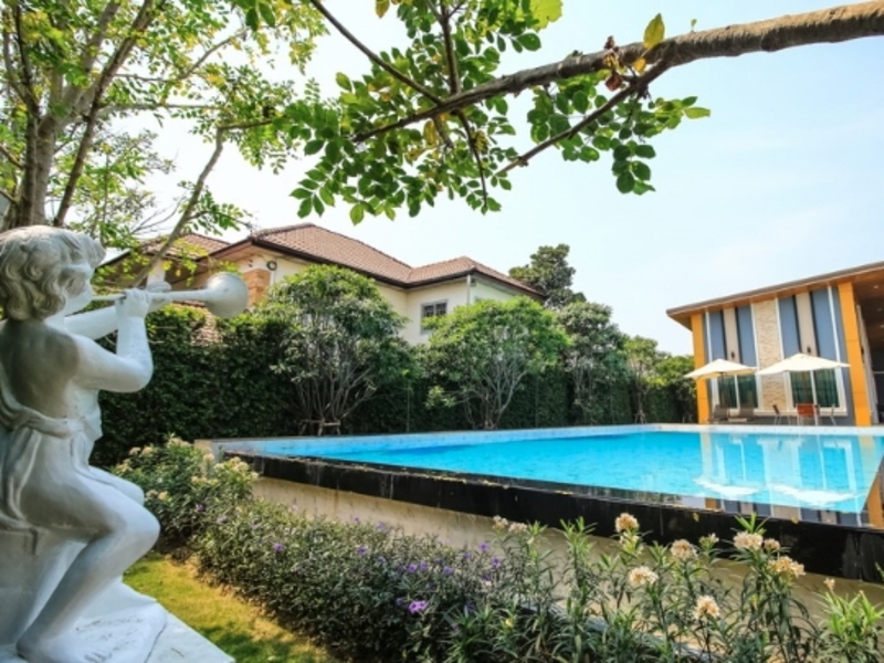 Golden-Town-Chalermprakiat-Suan-Luang